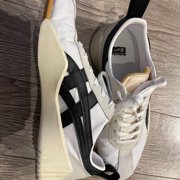 Onitsuka Tiger ACROMOUNT - Men 8 / Women 9.5 - Picture 3 of 9